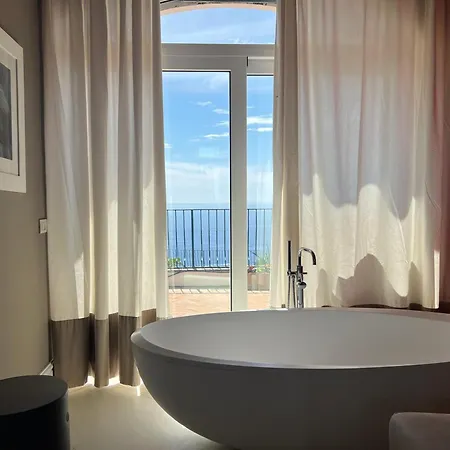 فندق ديلا بيككولا مارينا 4*