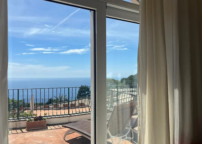 Della Piccola Marina Κάπρι